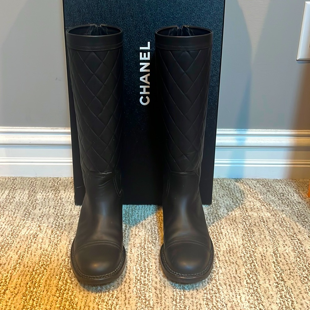 Black Chanel boots authentic size 37